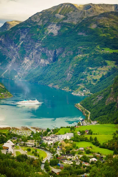 Fiordo Geirangerfjord Con Crucero Vista Desde Mirador Flydasjuvet Noruega Destino — Foto de Stock