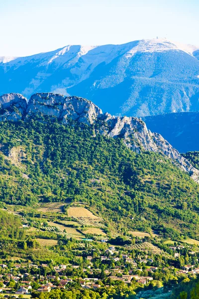 Paesaggio Montano Con Mont Ventoux Lontananza Vista Dal Parco Naturale — Foto Stock