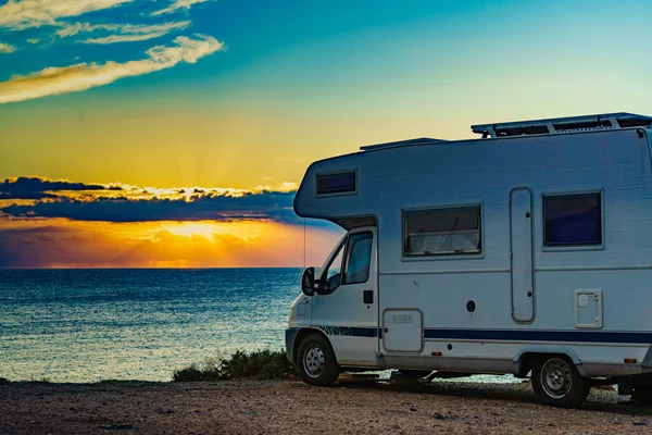 Camper Camping Aan Zee Natuur Ochtend Bij Zonsopgang Vakantie Spanje — Stockfoto