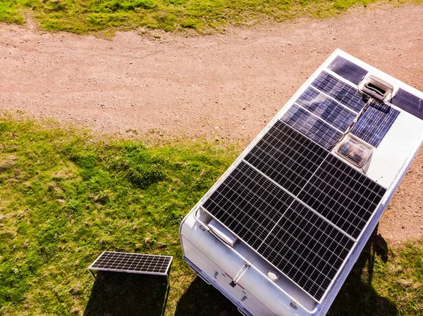 Vista Aérea Campista Con Muchos Paneles Solares Fotovoltaicos Techo Camping — Foto de Stock