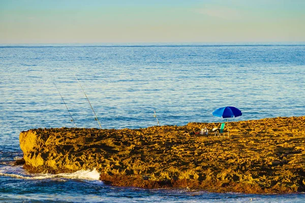 Akdeniz Kıyısında Balıkçı Direkleri Spanya Deniz Manzarası — Stok fotoğraf