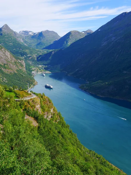 Fiordo Geirangerfjord Con Ferry Vista Desde Mirador Ornesvingen Noruega Destino — Foto de Stock