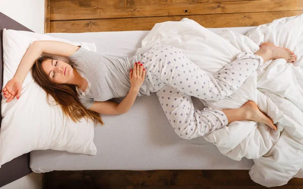 Alvás Álom Többi Pihenjen Helyreállítási Koncepció Lány Alszik Ágyban Fáradt — Stock Fotó