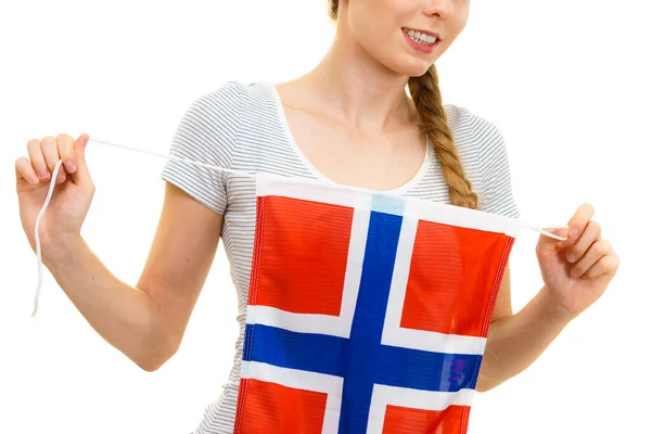 Ξανθιά Έφηβη Που Κρατάει Νορβηγική Σημαία Εκπαίδευση Εκμάθηση Γλωσσών — Φωτογραφία Αρχείου