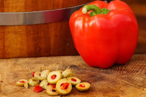 Oliven Und Paprika Zum Verkauf Auf Dem Lebensmittelmarkt Freien — Stockfoto