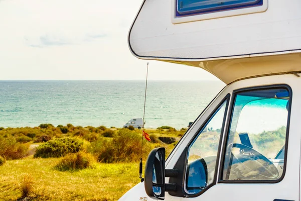 Camper Campen Der Küste Der Natur Abenteuer Tour Mit Wohnmobil — Stockfoto