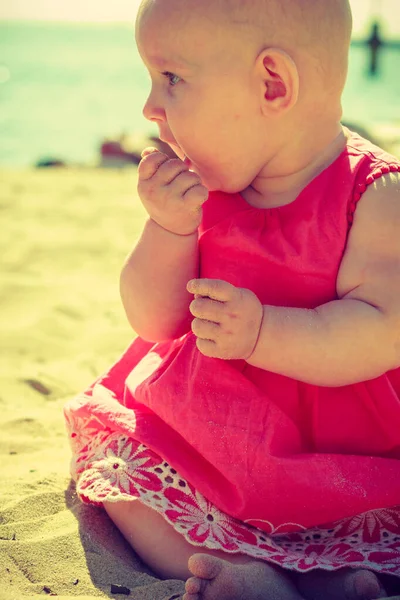 Small Child Sitting Playing Having Fun Hand Close Mouth Beach — Stock Photo, Image