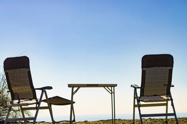 西班牙海岸的旅游台和椅子 — 图库照片