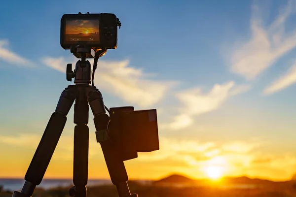 Professional Camera Tripod Taking Picture Film Video Sunset Sea Coast — Stock Photo, Image