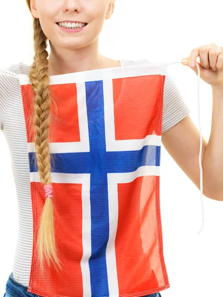 Светловолосая Девушка Подросток Держит Норвежский Флаг Персоналии Скандинавия — стоковое фото