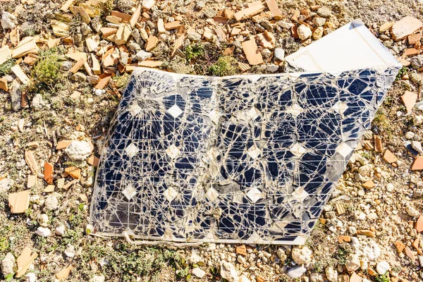 Broken Destroyed Cracked Solar Photovoltaic Panel Charging Batteries — Stock Photo, Image