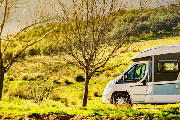 Camper Car Camping Natureza Espanha Aventura Com Motor Para Casa — Fotografia de Stock
