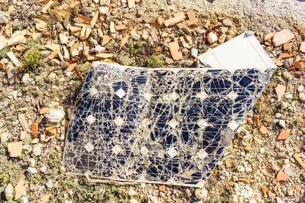 Broken Destroyed Cracked Solar Photovoltaic Panel Charging Batteries — Stock Photo, Image