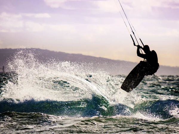 Kiteboarding Kite Surfer Rides Waves Tarifa Espagne Activité Sportive Action — Photo