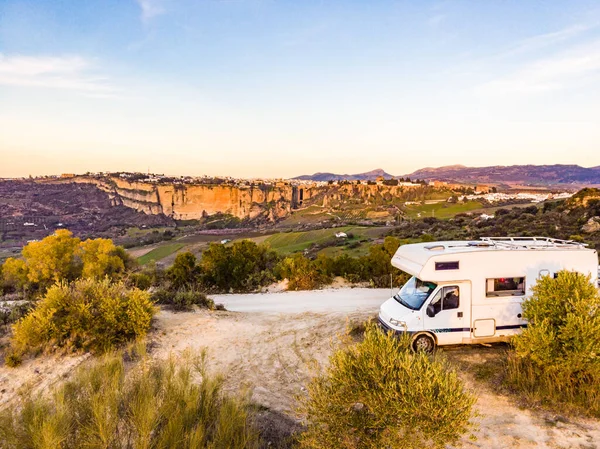 Caravan Camping Natuur Ronda Vallei Stad Klif Bergachtig Gebied Verte — Stockfoto