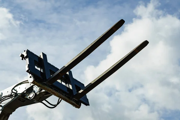 Forklift Endüstriyel Yükleyici Istifçi Gökyüzüne Karşı Teleskopik Denetleyici Tarım Makineleri — Stok fotoğraf