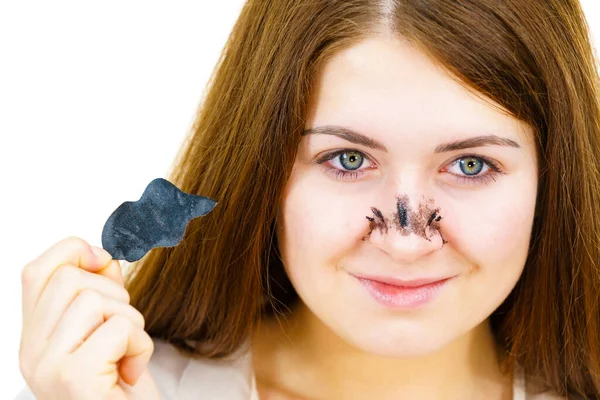 Donna Rimuovere Pori Pulizia Maschera Tessile Strisce Carbone Dal Naso — Foto Stock