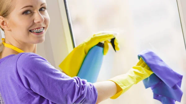 Young Housewife Cleaner Woman Washing Window Home Using Cloth Spray — Stock Photo, Image