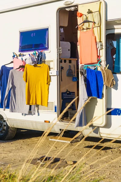 Kleding Schoon Wassen Opknoping Drogen Waslijn Buiten Caravan Camping Vakantie — Stockfoto