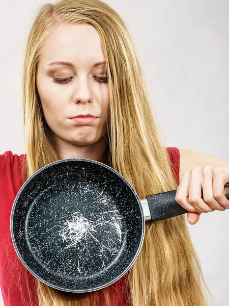 Woman Holding Scratched Frying Pan Cause Cancer Torn Coating Kitchen — Stock Photo, Image