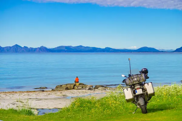 Motorcykel Med Låda Förvaring Stranden Semester Resa — Stockfoto