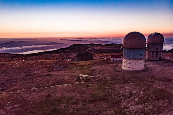 Torre Montanha Pico Serra Estrela Star Mountain Range Com Observatório Fotografias De Stock Royalty-Free