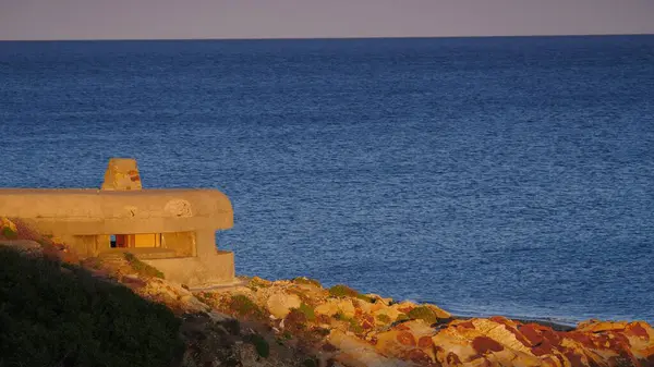Bunker Guerra Sulla Costa Della Spiaggia Spagna Foto Stock Royalty Free