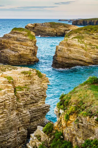 stock image Cantabric sea at high tide, coastal landscape in northern Spain. Playa las Catedrales, Catedrais beach in Ribadeo, province of Lugo, Galicia.