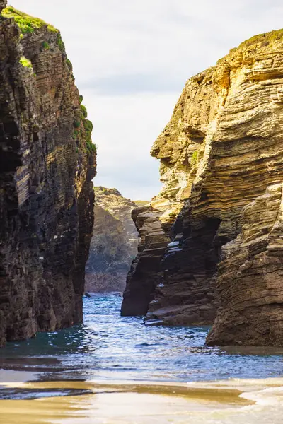 stock image Cantabric coast landscape in northern Spain. Cliff formations on Cathedral Beach, Galicia Spain. Playa de las Catedrales, As Catedrais in Ribadeo, province of Lugo. Tourist attraction.