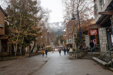 Whistler British Columbia Kanada 17 Nisan 2023 Köy Gezisi Gondolas 'a doğru Brick Walkway Old Spagetti Fabrikası