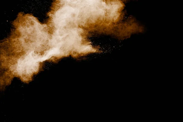 褐色的粒子撒在黑色的背景上 褐尘飞溅 — 图库照片