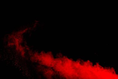 Siyah arkaplanda kırmızı bir toz bulutu.