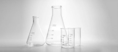 Mavi arka planda cam kimya laboratuarı ekipmanı. Kimya Laboratuvarı konsepti, analiz için farklı bir laboratuvar camı..