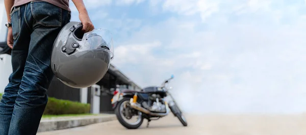 Schöne Motorradbekleidung Und Helm Auf Der Straße Sicheres Fahren Und — Stockfoto