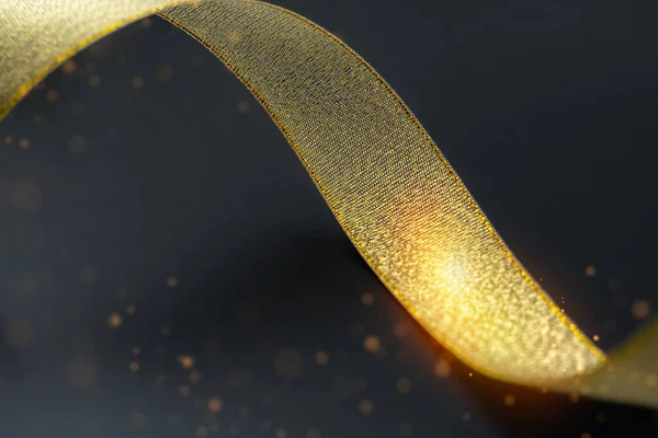 Золотая Лента Изолирована Черном Фоне Текстуре Золотая Лента Подарочной Упаковки — стоковое фото