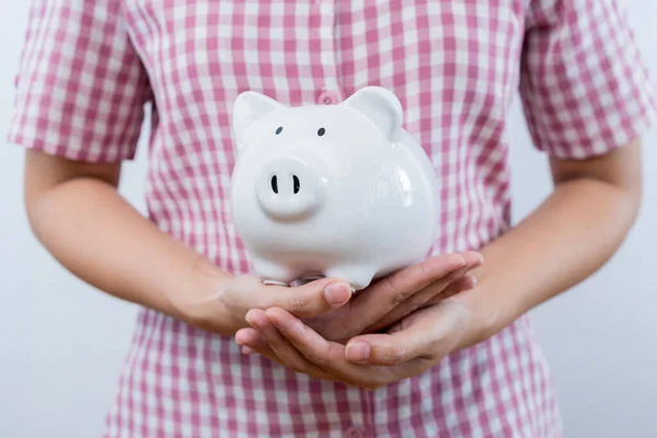 Varkensspaargeld Vrouw Met Roze Spaarvarken Geïsoleerd Witte Achtergrond Geld Bank — Stockfoto
