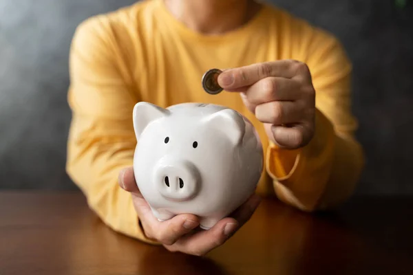 Piggy Bank Spaargeld Beleggingen Hand Hand Met Geld Munt Zilver — Stockfoto