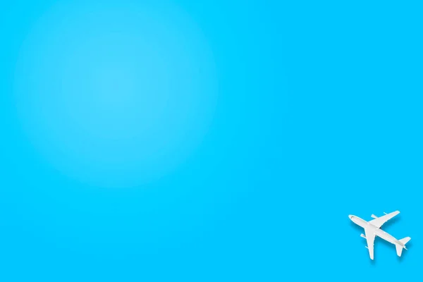 Самолет Модели Плоскости Голубом Пастельном Фоне Проезд Плоский Композиция Самолета — стоковое фото