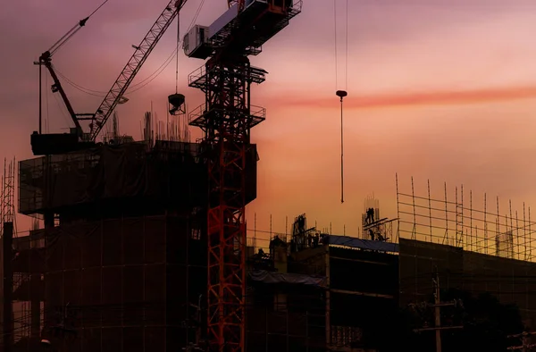 Nşaat Vinci Endüstriyel Bina Inşaat Gün Batımında Emlak Altyapısı Günbatımı — Stok fotoğraf