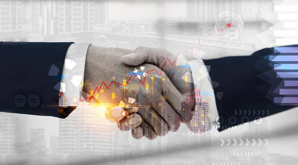 Empresário Apertando Mãos Com Investidores Com Conexão Rede Global Gráfico — Fotografia de Stock
