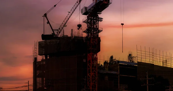Vinçli Yeni Inşaat Alanı Günbatımı Arka Planında Makine Ekipmanı Panorama — Stok fotoğraf
