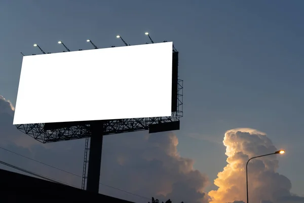 Pusty Billboard Widokiem Miasto Tle Czysty Billboard Ulicy Duże Billboardy — Zdjęcie stockowe