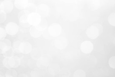 Düşük ışık arkaplan ile soyut bokeh ışık. Işıklar gümüş ve beyazı bulanıklaştırıyor.