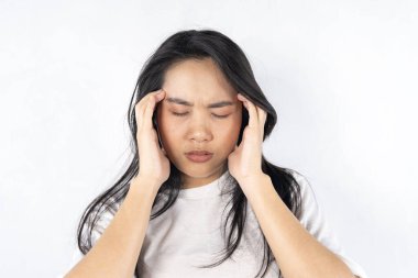Genç kadın kafasını gözleri kapalı dokunmadan bitkin. Kadın exchange çalışan dayanılmaz baş ağrısı muzdarip. Sağlık kavramı