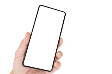 Beyaz arkaplanı olan bir cep telefonunu tutan bir el..