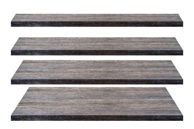 Tahta raflar beyazda izole edilmiş. Kırsal kaba ahşap ahşap, doğa rengi, çatlaklar ve tahıl. Eski düğümlenmiş uzun bir tahta parçası.