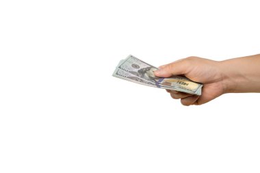 Dolarlı adam eli. Tanımlanamayan kişi başka birine ABD Doları veriyor