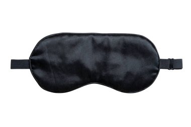 Beyaz arka planda ayarlanabilir kayışı olan siyah uyku maskesi. Yolculuk, uyku ve uyku saatlerinde ışığı engellemek ve uyku kalitesini arttırmak için tasarlanmış rahat bir aksesuar.