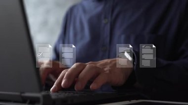 Dijital kontrol işareti onay simgesi, veri denetimi, dosya incelemesi, çevrimiçi denetim, kalite denetimi, uyum onayı, arama ve iş akışı verimliliği sistemine sahip iş belgesi doğrulama süreci.