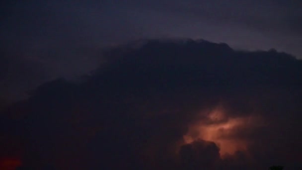 Una Grande Nuvola Pioggia Con Temporali Con Fulmini — Video Stock